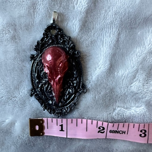 Handcrafted bird skull necklace - Picture 5 of 6